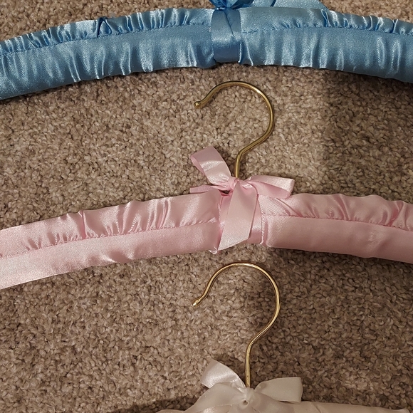 Vintage Satin Padded Lingerie Intimates Hangers Pink Blue Ivory Set Of 4 - Picture 5 of 8